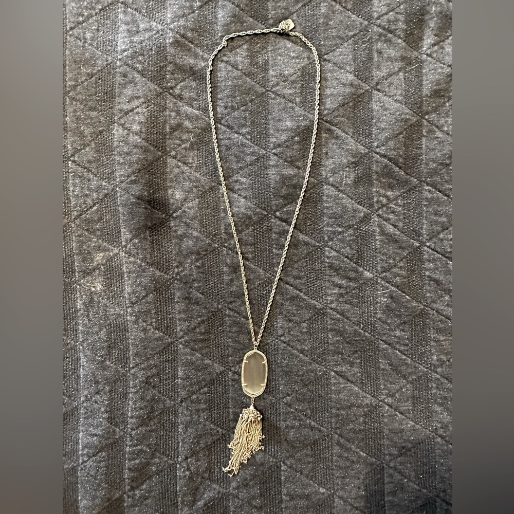 Kendra Scott Large Pendant. Grey.